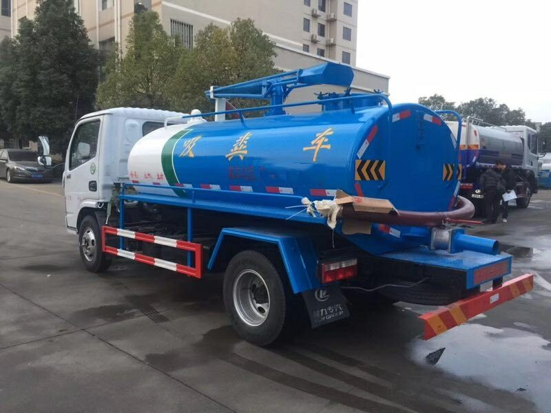 灑水車 城市環(huán)境的守護者